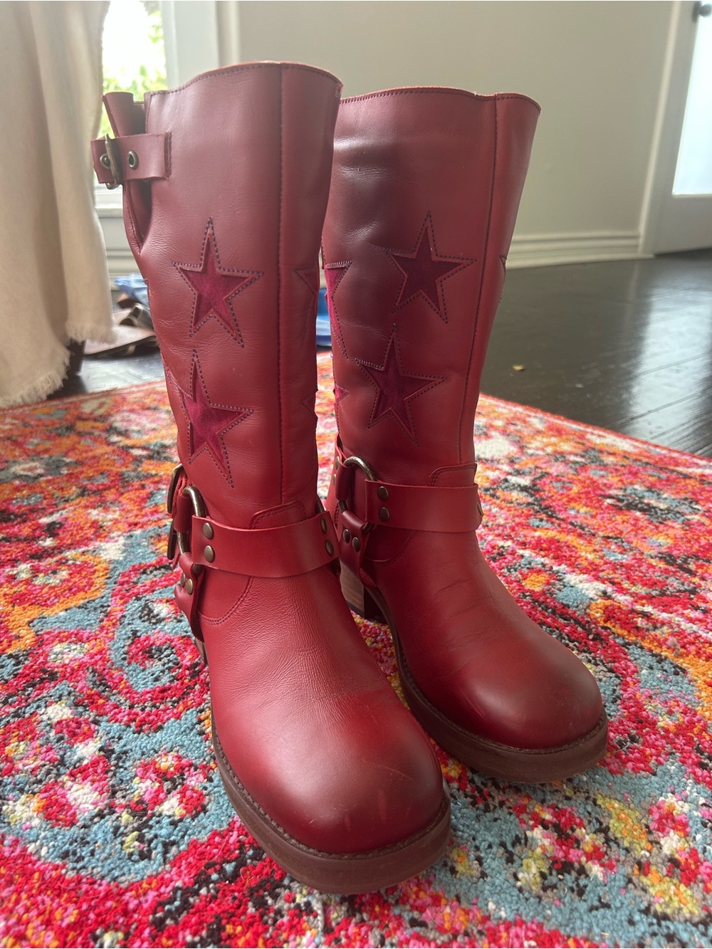 NEVER WORN Women's Red Star-Accent Leather Mid-Calf Boots - Picture 2 of 4